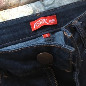 Astor High Waisted Dark Wash Jeans Size 3.